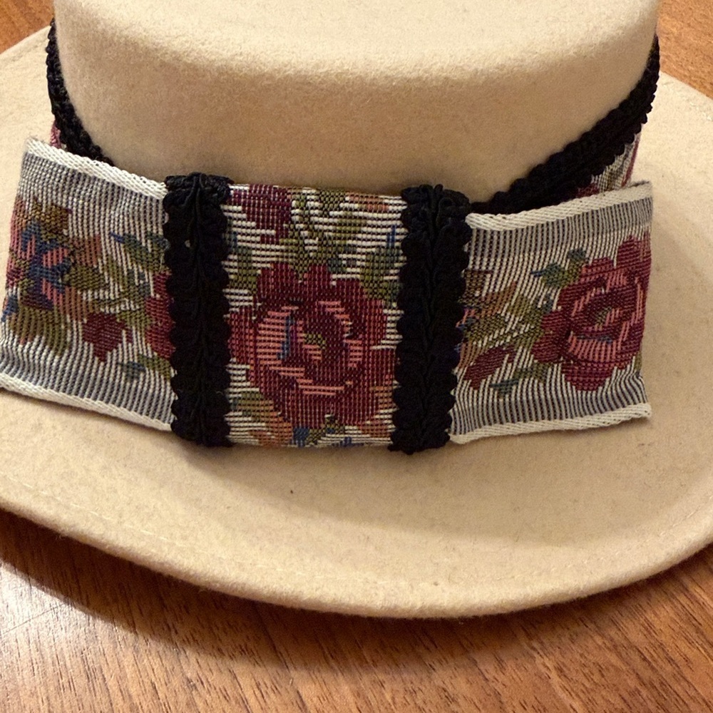 Wool Felt Boater Hat Made in USA Cream Wide Brim Floral Band Boho Rancher - Picture 4 of 5